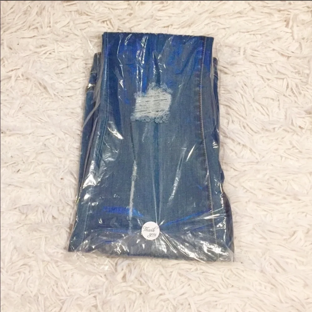 NWT Victoria’s Secret Size 2 Mid Rise Pencil Jeans